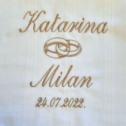 Vez na srpskom platnu - motiv burme i imena - zlatnim kapućino koncem - Vezionica samoopusteno.rs