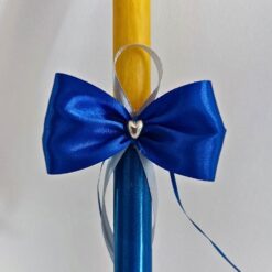 Sveća za krštenje sa mašnom od satena u kraljevsko plavoj boji