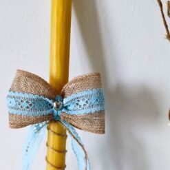 Sveća sa jutom i plavom čipkom