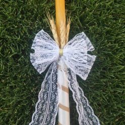 Sveća za crkvu sa žitom i belom čipkom