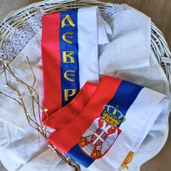 Lenta od satena u bojama srpske zastave sa vezom Dever i grbom Srbije - samoopusteno.rs