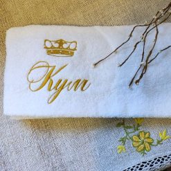 Peškir za kuma - Kvalitetan peškir srednje veličine (50x90) sa zlatnim vezom - samoopusteno.rs