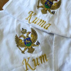 Peškir za kuma ili kumu sa grbom Crne Gore